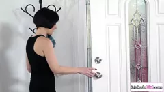 تشغيل امرأة سمراء جبهة تحرير مورو الإسلامية جيسيكا ريان في الملابس الداخلية يذهب البرية مع بوسها حلق لعق مساعدتها لاني غراي في هذا الساخنة مثليه الإباحية