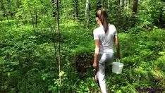 Abspielen Pussy, die im Wald ist
