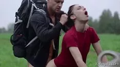 Reproduzir Loira sexy coloca os dedos na buceta apertada xxx