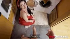 Abspielen xxx mit der vollbusigsten Brünetten lutscht sie schön