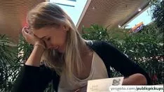 Jouer sexe avec des clochards qui pleurent dans la bite