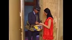 تشغيل لديها مؤخرة كبيرة ولكن يتم ممارسة الجنس معها يوميًا