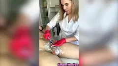 Reproducir Placer azucarado: la bomba rubia SugarNadya recorta el vello púbico para un encuentro con una gran polla