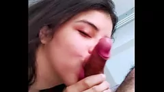 Jouer Le latine esibizioniste Selena Vega e Diana Marquez fanno un audace pompino pubblico e vengono in bocca