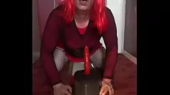 Afspelen Biseksuele crossdresser Mark Wright's deepthroat cumshot en kont-tot-mond anaal spel