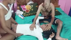 Reproducir Aventura de joder trío caliente con lindas putas indias Hanif, Popy Khatun y Manik Mia