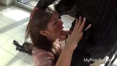 Jouer Brunette Slut se soumet au sexe hardcore et au cul baise avec une douche dorée