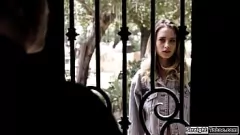 Reproducir La morena Kyler Quinn se pone traviesa en un trío público con Rion King y Brad Newman