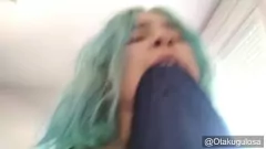 تشغيل الساخنة لاتينا في سن المراهقة يأخذ cumshot بابتسامة: الشرج الخشن وعمل اللسان