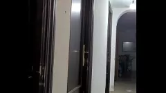 Redare Coolmarina fierbinte matură și mânerul ei murdar de mop